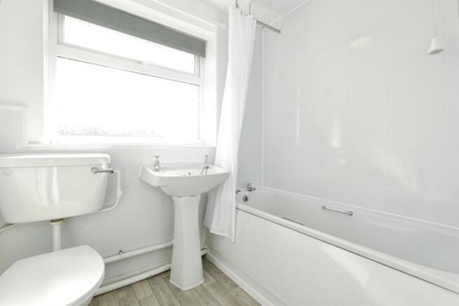 3 bed Semi-Detached for sale Image 6
