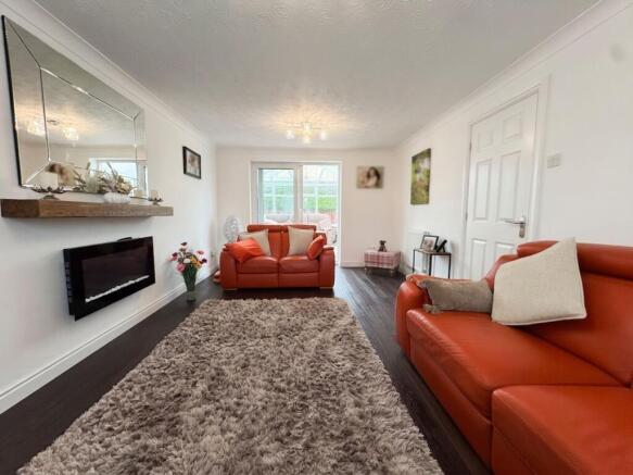 4 bed Detached for sale Image 9