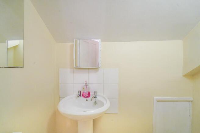 2 bed Flat for sale Image 6