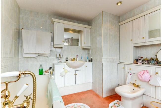 En-Suite Bathroom