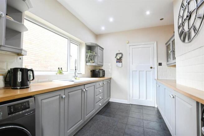 3 bed Semi-Detached for sale Image 6