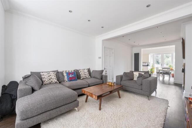 Roding Lane North, IG8