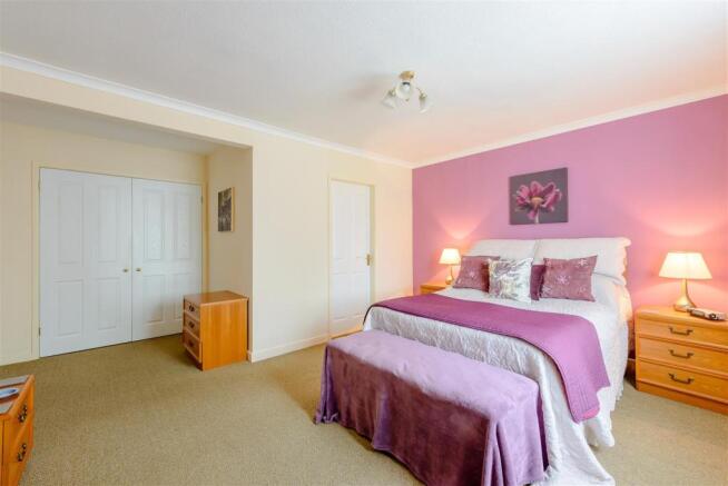 8429480-interior14.jpg