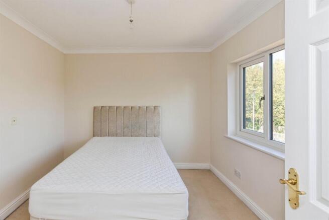 4 bed Detached for sale Image 11