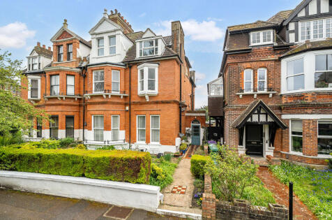 Kingsnorth Gardens, Folkestone O.I.E.O £365,000