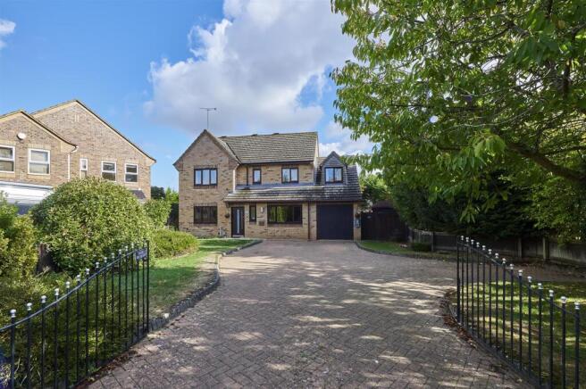 5-bed detached on Heatherbreea Gardens, Rushden, £650,000