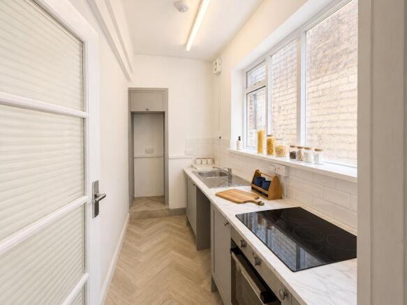 2 bed Apartment to rent Image 3
