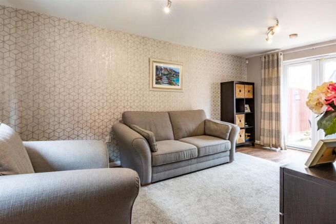 DUAL ASPECT LOUNGE