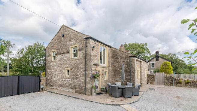 9 bed Detached for sale Image 12