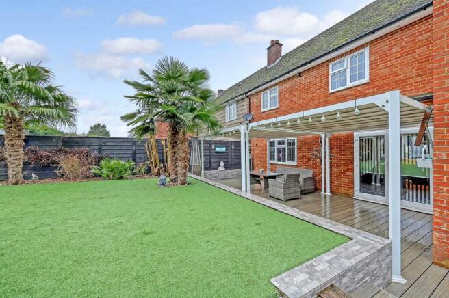 48 Parkfields Outside 2.jpeg