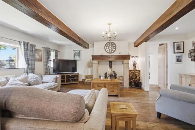 4 bed Detached for sale Image 9