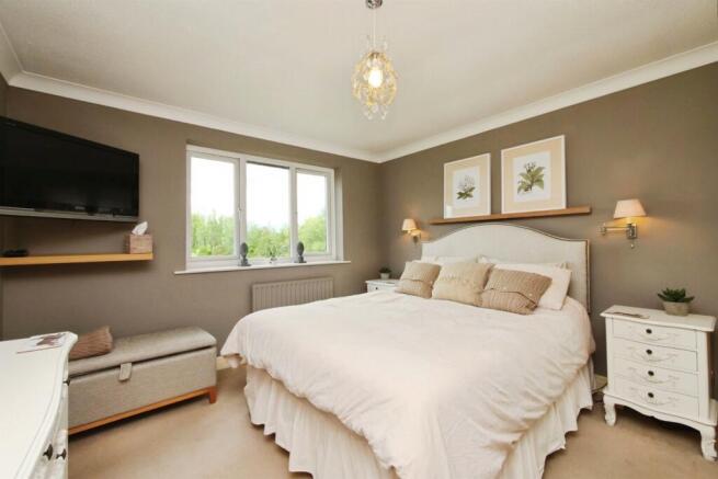 4 bed Detached for sale Image 12