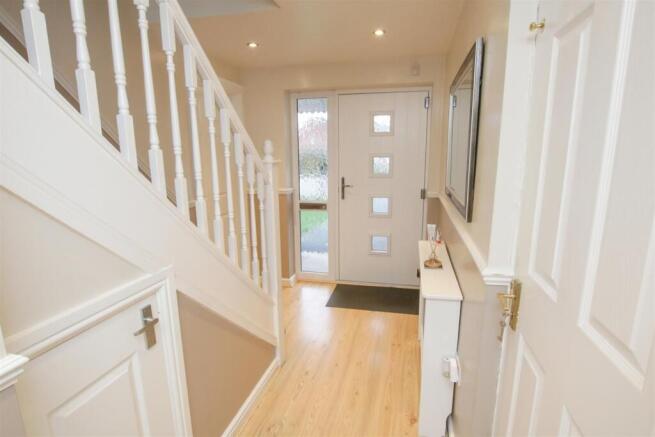 4 bed Detached for sale Image 4