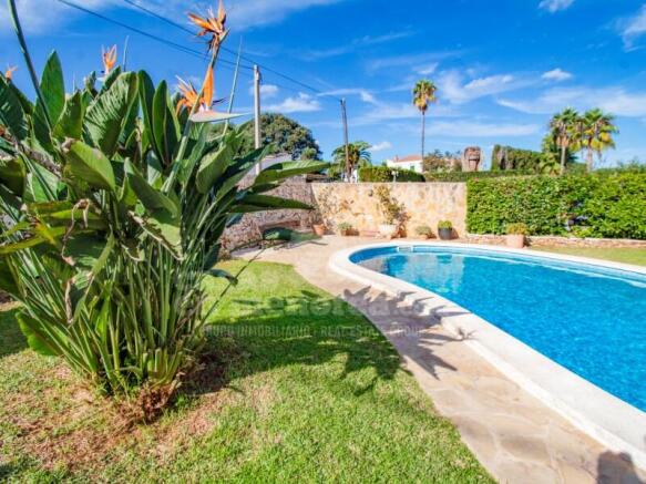 Country house with pool in Trebaluger