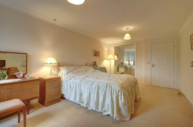2 bed Flat for sale Image 5