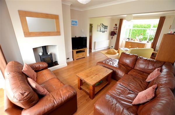 THROUGH LOUNGE /