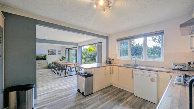 Kitchen/Dining Area