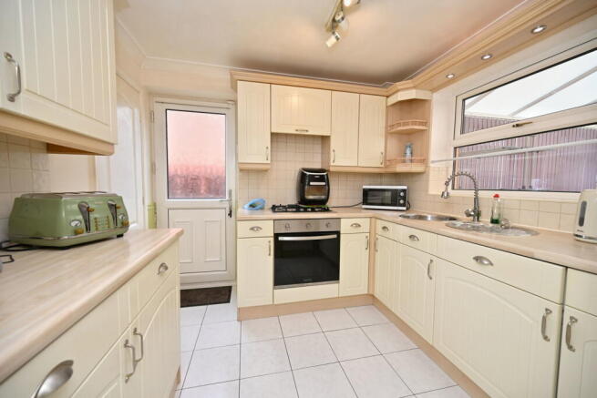 3 bed Semi-Detached for sale Image 4