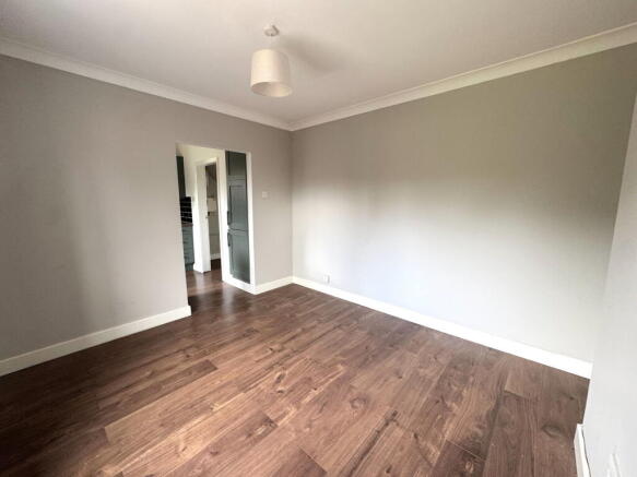 3 bed Semi-Detached to rent Image 7