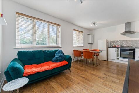Leacroft, Staines-upon-Thames, TW18