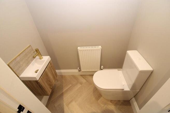 4 bed Detached for sale Image 8