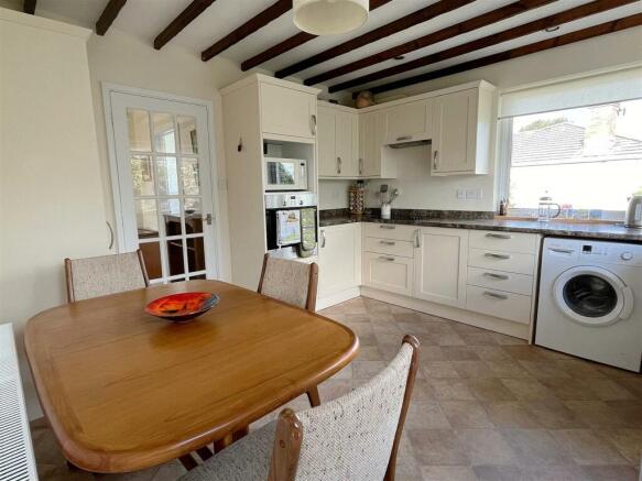 Kitchen 2.jpg