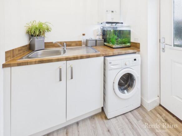 4 bed Detached for sale Image 5