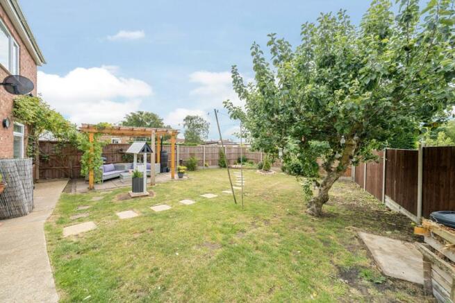 REAR GARDEN.jpg