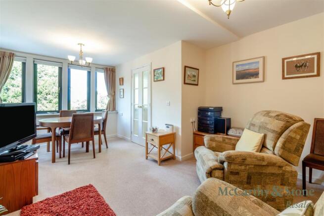 8704168-interior12.jpg