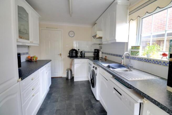 KITCHEN/BREAKFAST ROOM