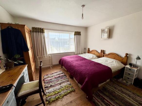 bed 1.jpg