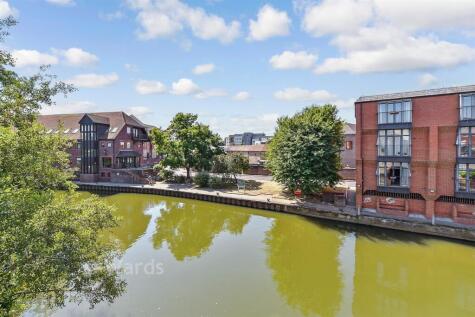 Lyons Crescent, Tonbridge, Kent