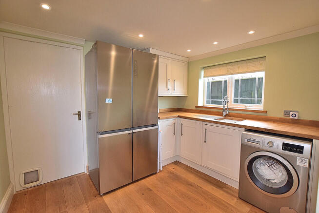 5 bed Detached for sale Image 11