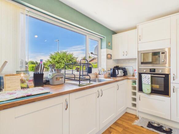 2 bed Semi-Detached Bungalow for sale Image 7