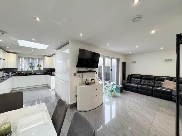 Open plan kitchen/lounge/dining area