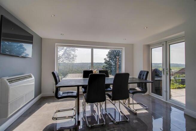 4 bed Detached for sale Image 5