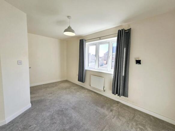 4 bed Semi-Detached for sale Image 6