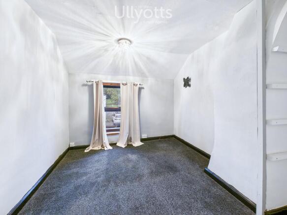 3 bed Terraced for sale Image 9