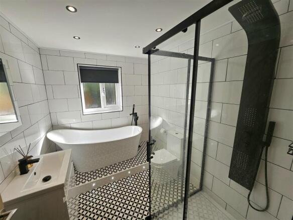 3 bed Detached Bungalow to rent Image 9