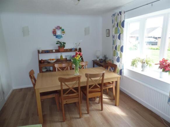 (Dining area)