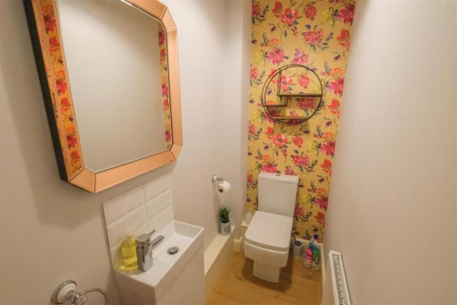 4 bed Semi-Detached for sale Image 11