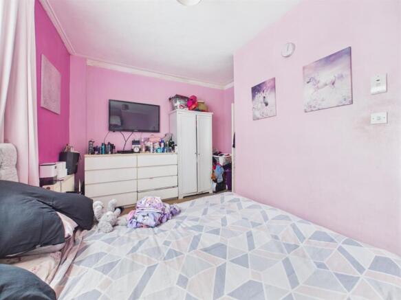 CAM03604G0-PR0044-STILL015.jpg