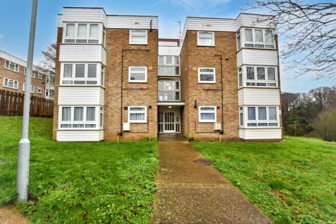 Flat 5, 45 Grove Road, Bexleyheath, Kent, DA7 6AX