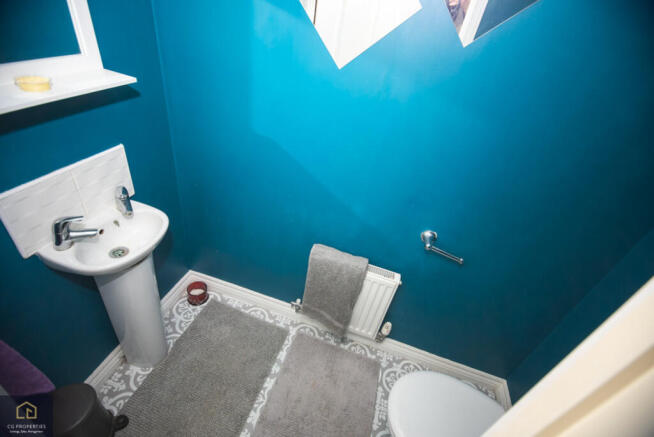 4 bed Semi-Detached for sale Image 7