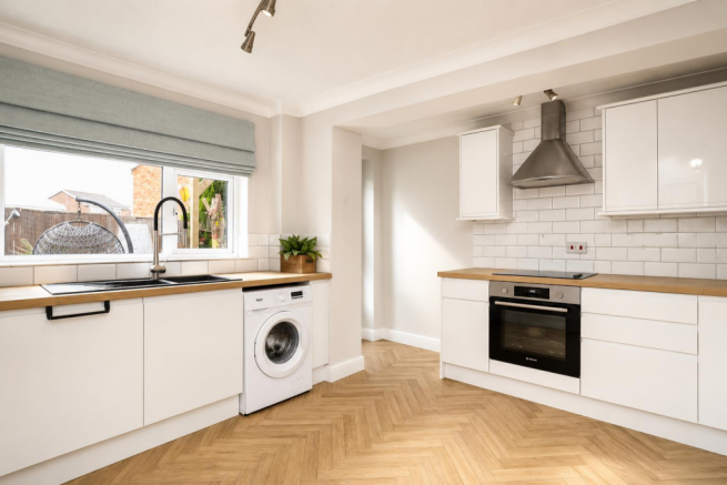 3 bed Semi-Detached for sale Image 6