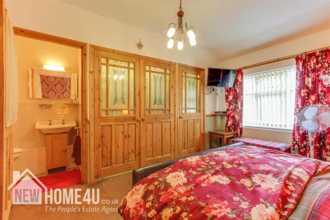 MASTER BEDROOM: