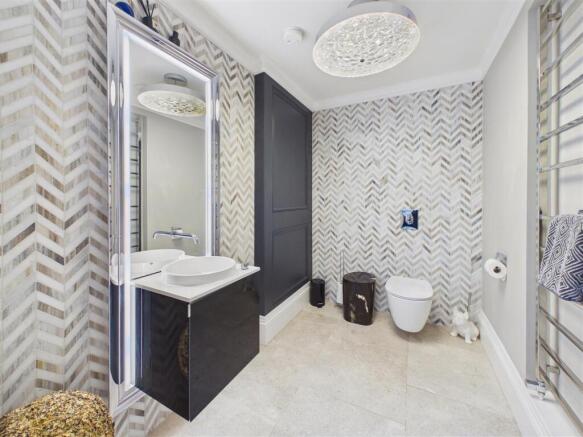 4 bed Detached for sale Image 8