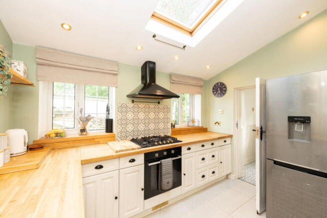 4 bed Semi-Detached for sale Image 4