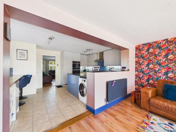 4 bed Detached for sale Image 5