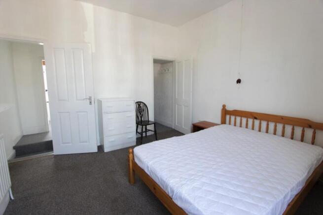 4 bed Terraced to rent Image 5